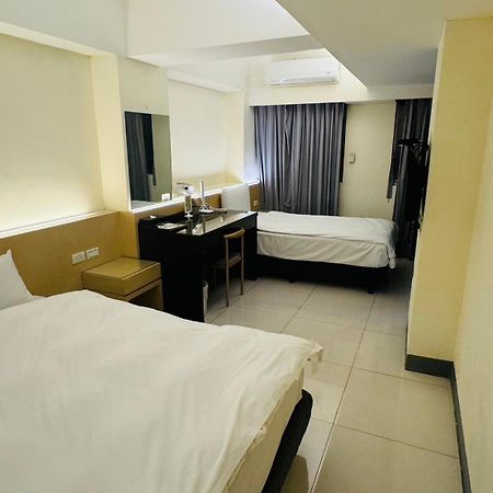 Kiwi Express Hotel - Kaohsiung Station Eksteriør billede