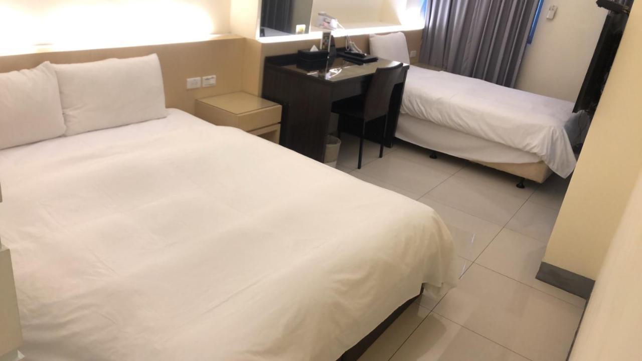 Kiwi Express Hotel - Kaohsiung Station Eksteriør billede