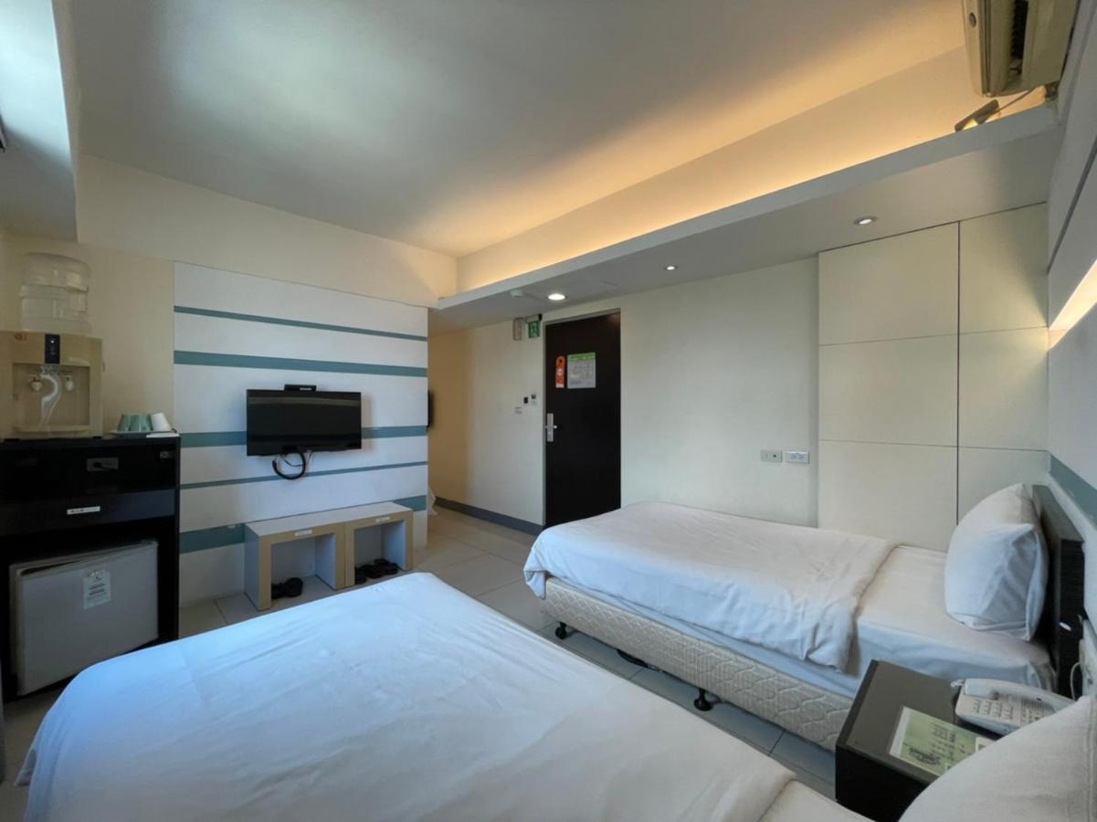 Kiwi Express Hotel - Kaohsiung Station Eksteriør billede