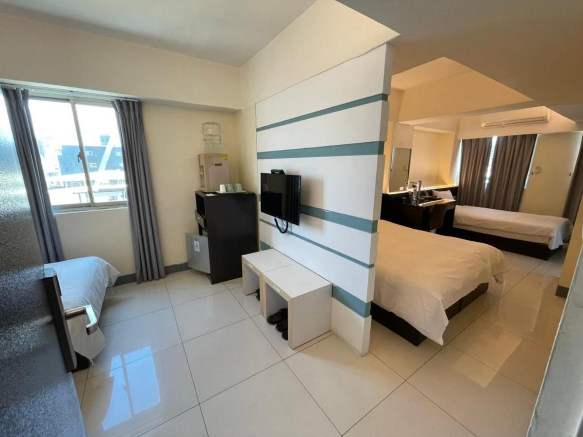 Kiwi Express Hotel - Kaohsiung Station Eksteriør billede