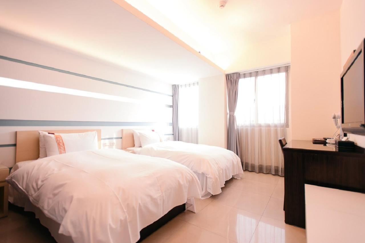 Kiwi Express Hotel - Kaohsiung Station Eksteriør billede