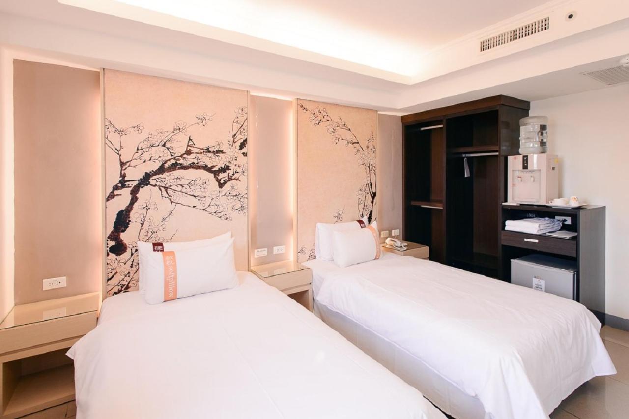 Kiwi Express Hotel - Kaohsiung Station Eksteriør billede