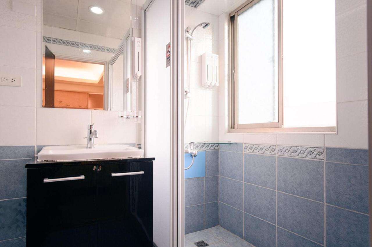 Kiwi Express Hotel - Kaohsiung Station Eksteriør billede