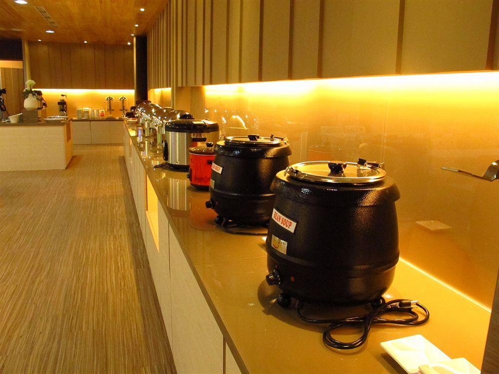 Kiwi Express Hotel - Kaohsiung Station Eksteriør billede