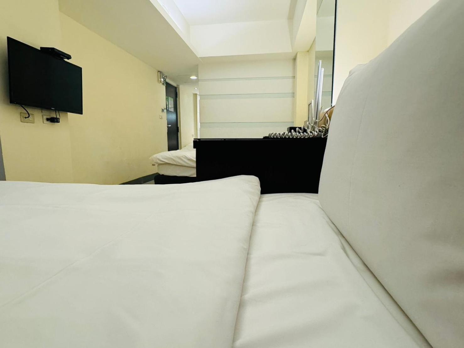 Kiwi Express Hotel - Kaohsiung Station Eksteriør billede