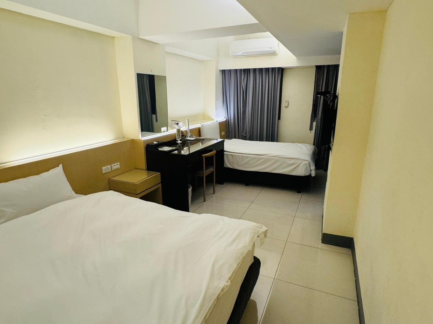 Kiwi Express Hotel - Kaohsiung Station Eksteriør billede