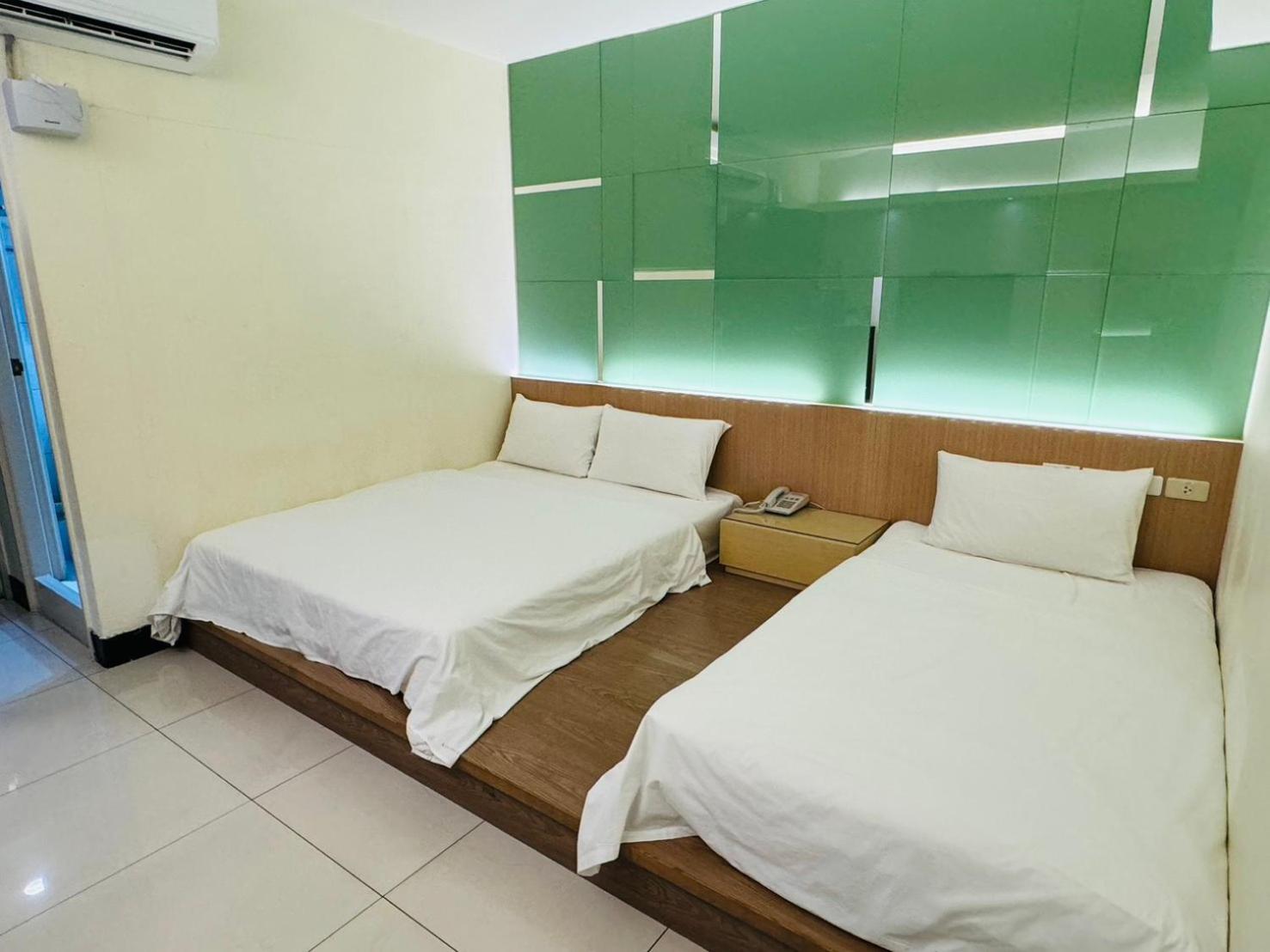 Kiwi Express Hotel - Kaohsiung Station Eksteriør billede