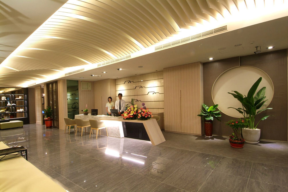 Kiwi Express Hotel - Kaohsiung Station Eksteriør billede