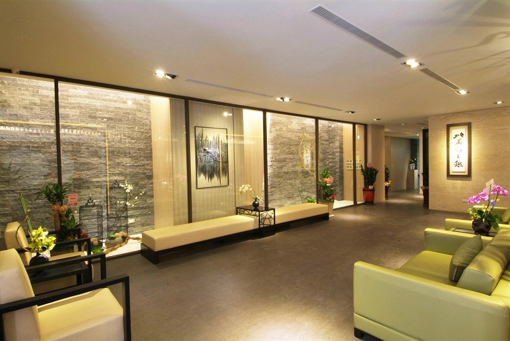 Kiwi Express Hotel - Kaohsiung Station Eksteriør billede