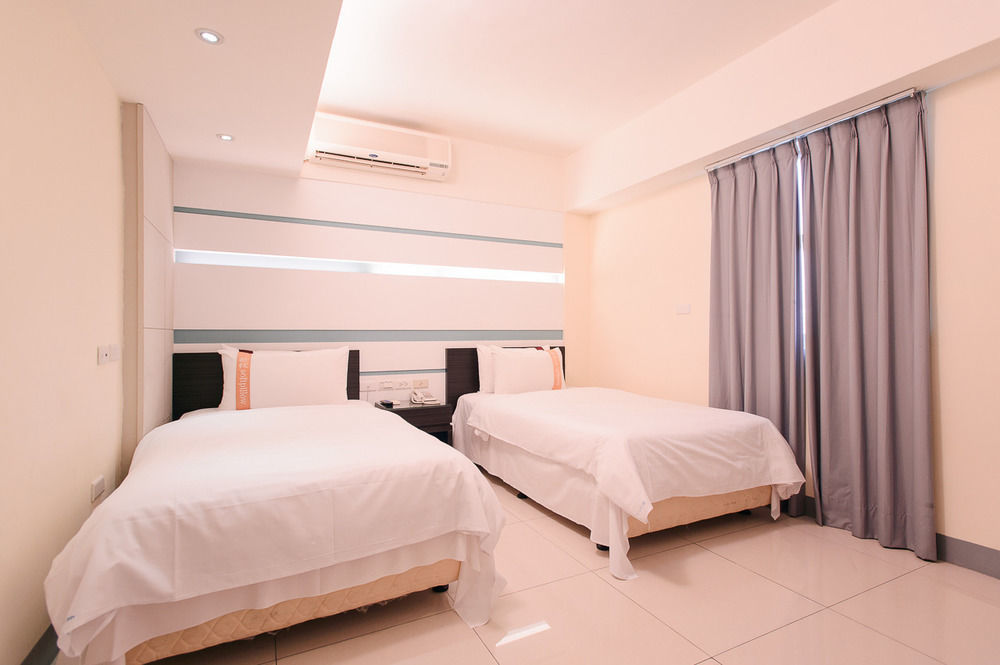 Kiwi Express Hotel - Kaohsiung Station Eksteriør billede