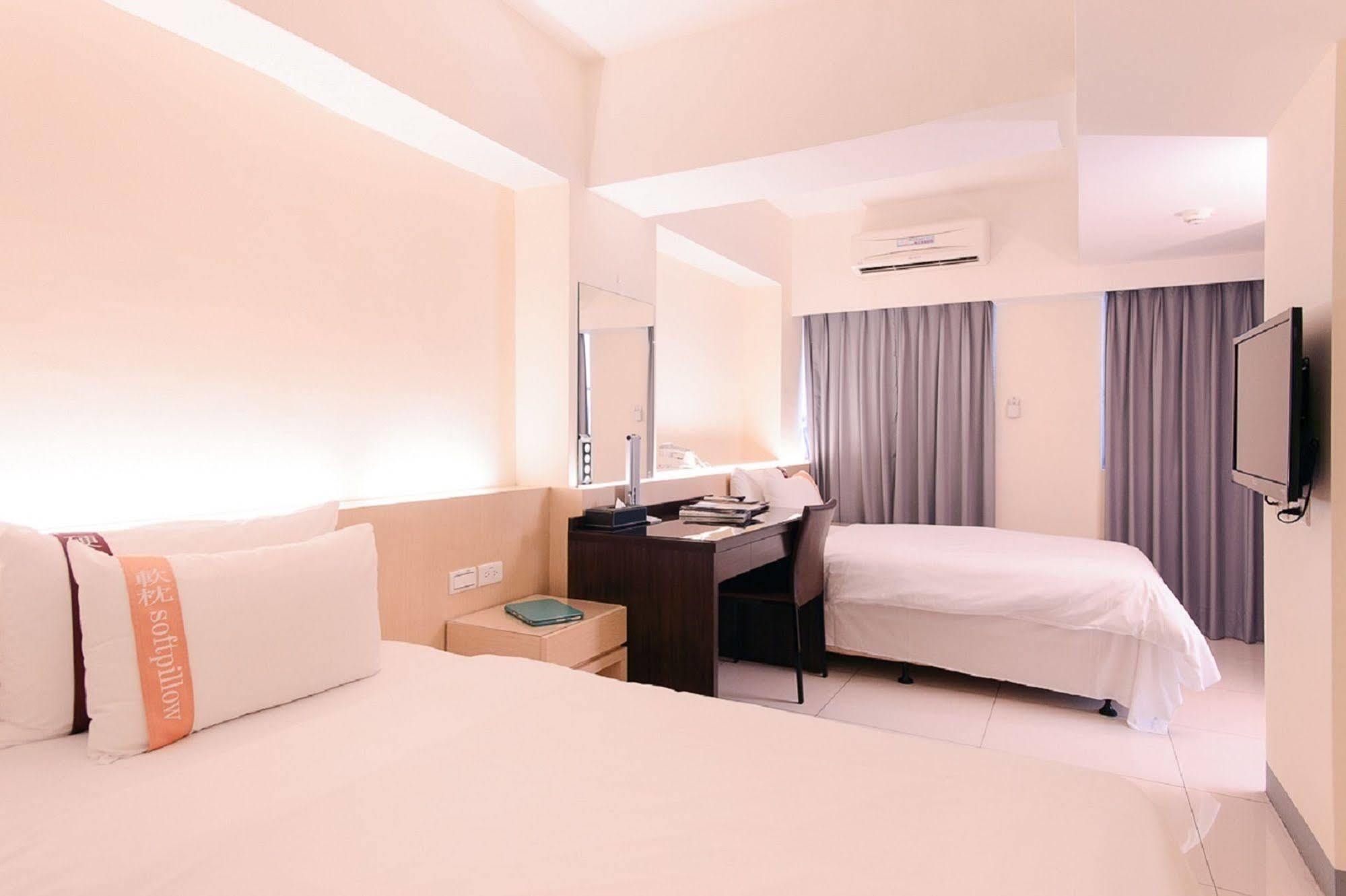 Kiwi Express Hotel - Kaohsiung Station Eksteriør billede