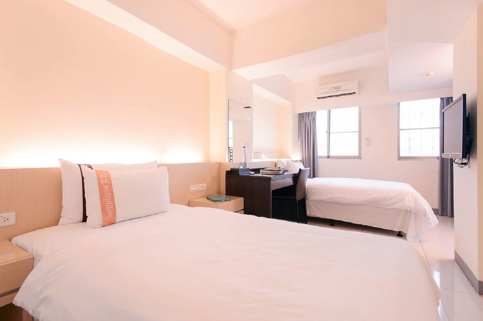 Kiwi Express Hotel - Kaohsiung Station Eksteriør billede