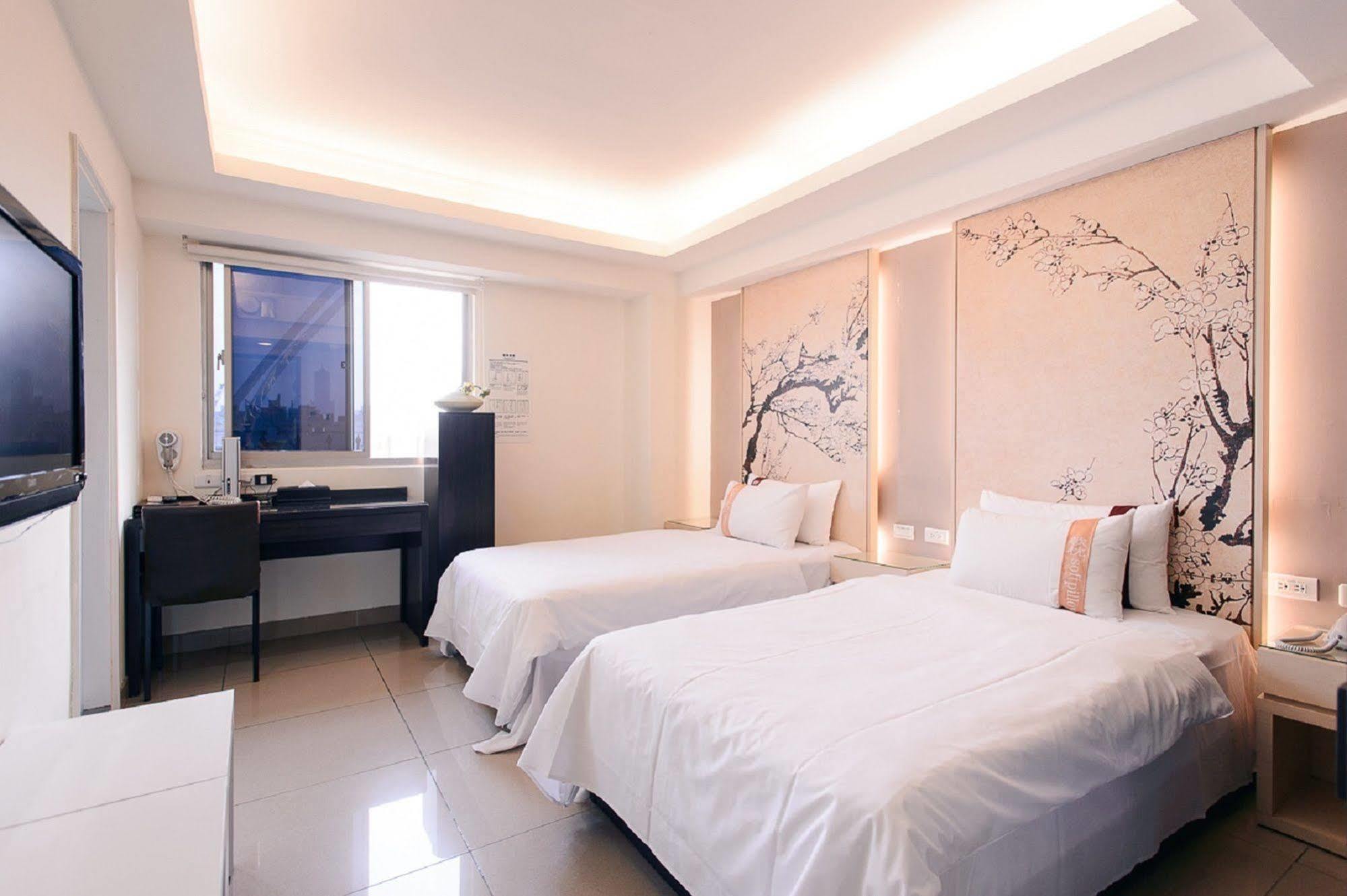 Kiwi Express Hotel - Kaohsiung Station Eksteriør billede
