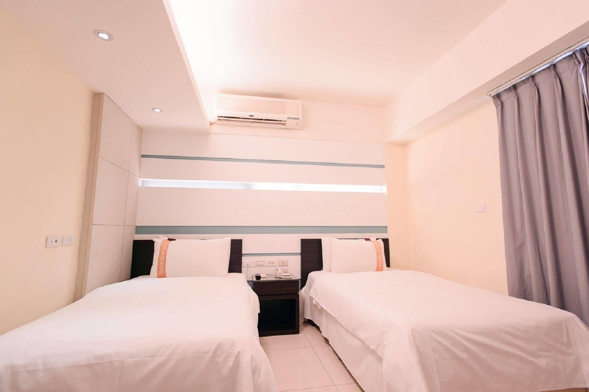 Kiwi Express Hotel - Kaohsiung Station Eksteriør billede