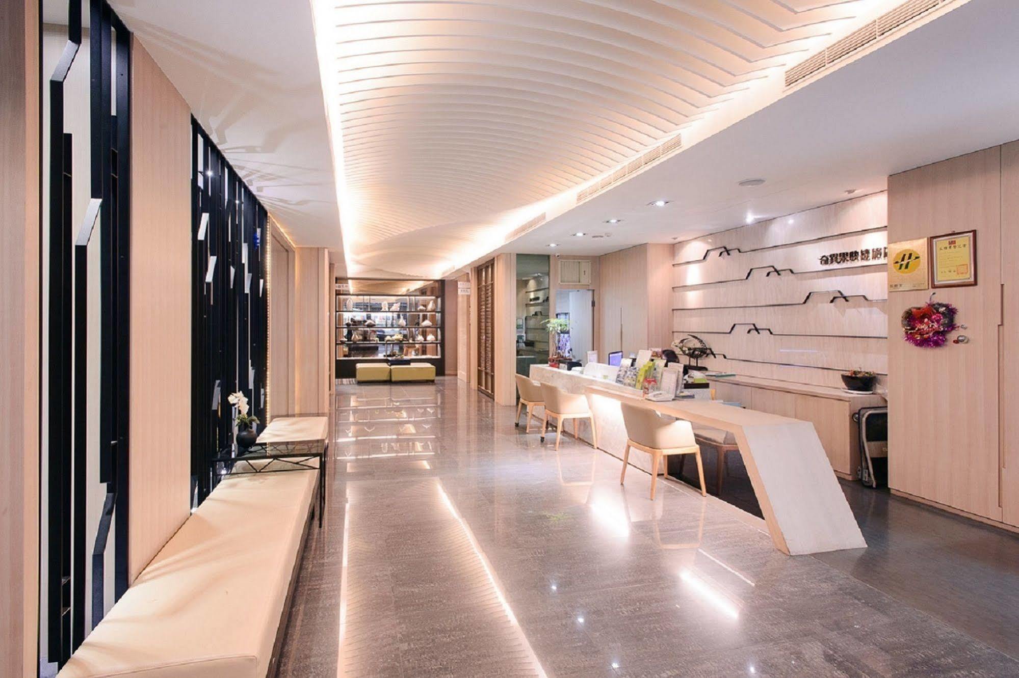 Kiwi Express Hotel - Kaohsiung Station Eksteriør billede