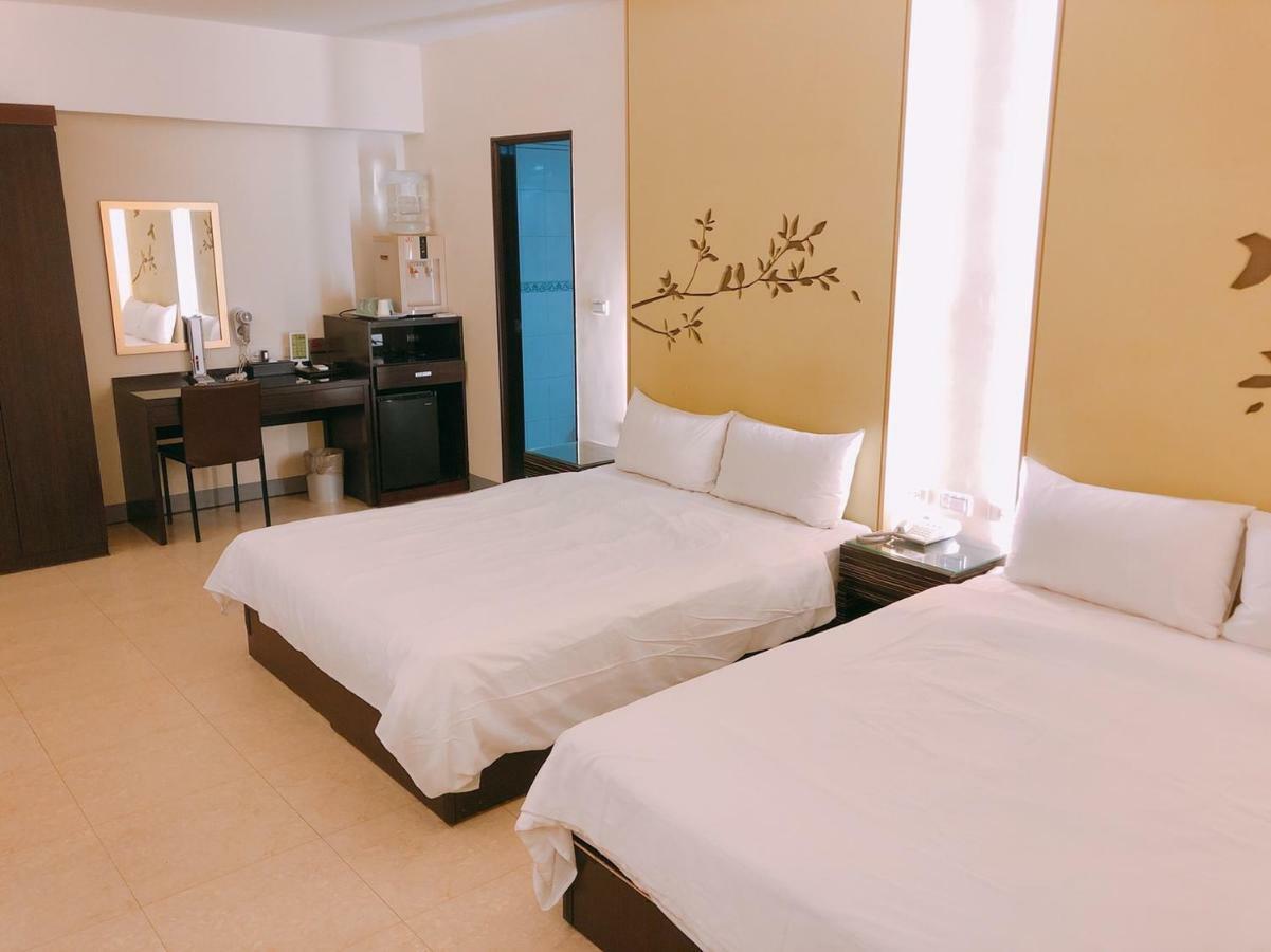 Kiwi Express Hotel - Kaohsiung Station Eksteriør billede