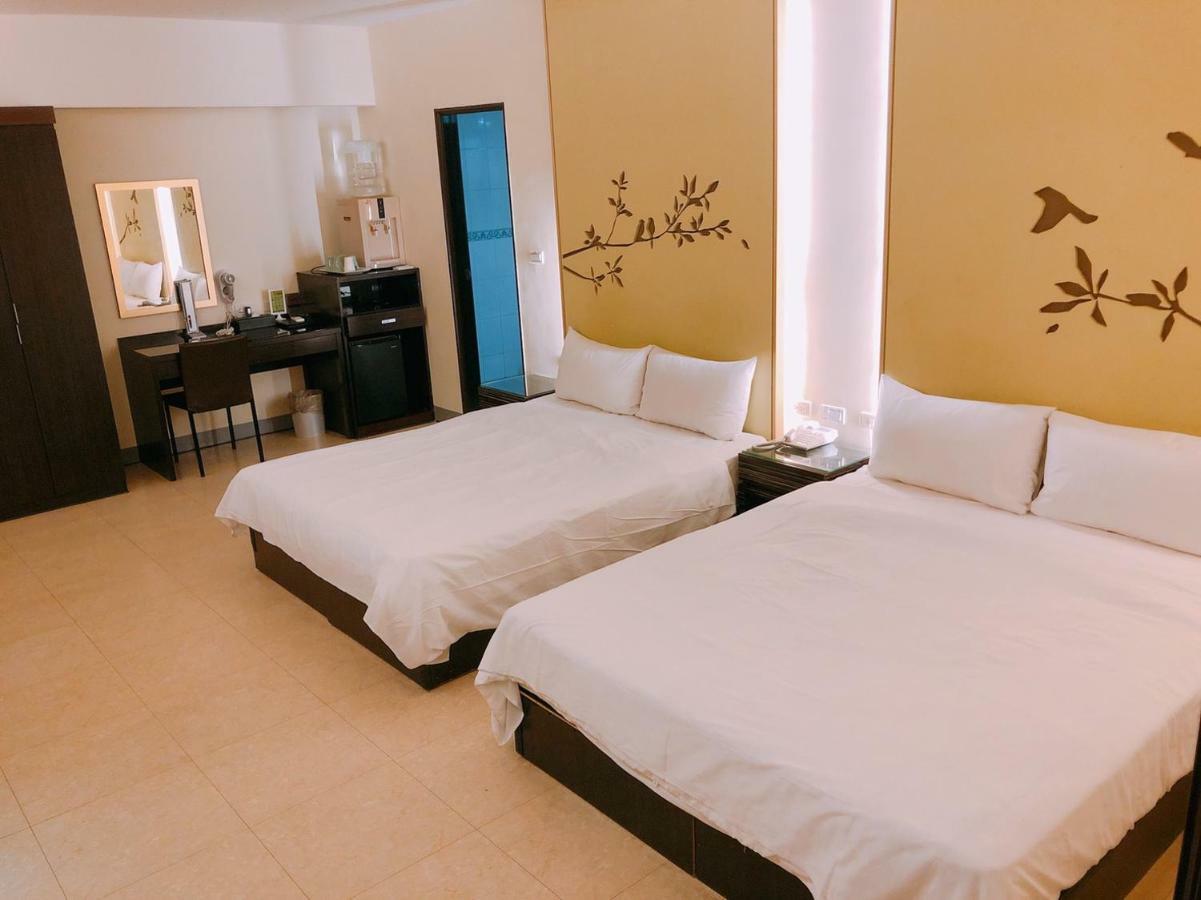 Kiwi Express Hotel - Kaohsiung Station Eksteriør billede