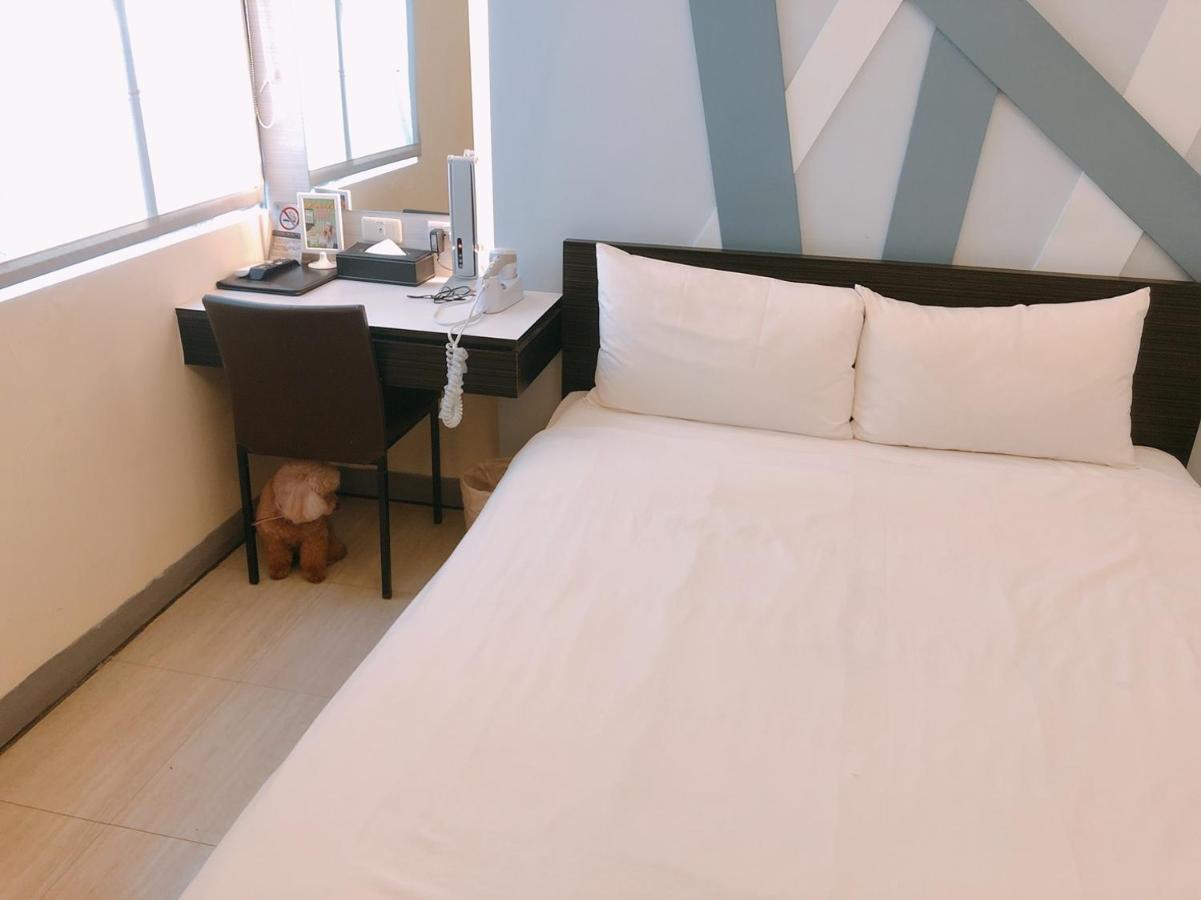 Kiwi Express Hotel - Kaohsiung Station Eksteriør billede